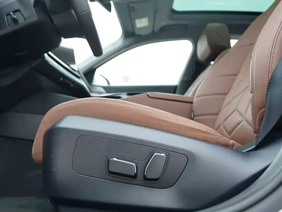 2024 BMW 5 Series 530Li Leading Luxury Package — миниатюра 13