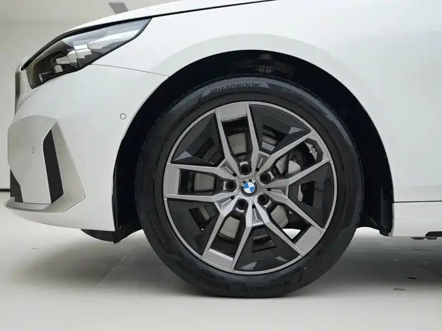 2024 BMW 5 Series 530Li Leading Luxury Package — миниатюра 16