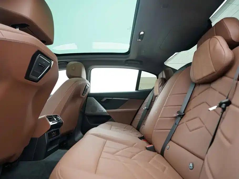 2024 BMW 5 Series 530Li Leading Luxury Package — миниатюра 21