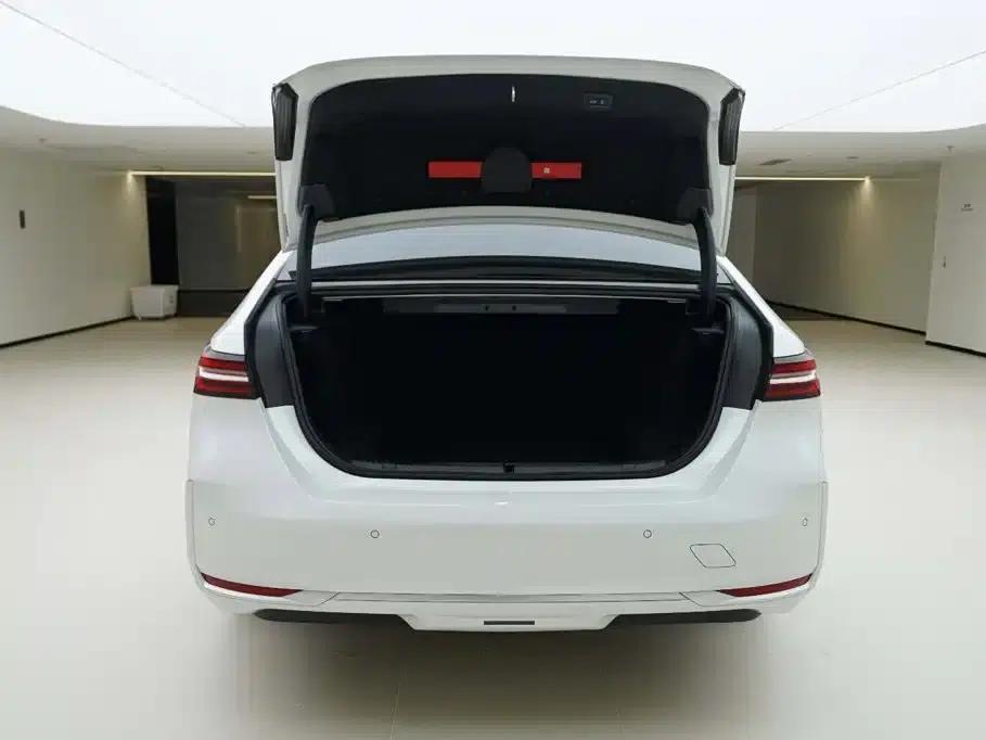 2024 BMW 5 Series 530Li Leading Luxury Package — миниатюра 6