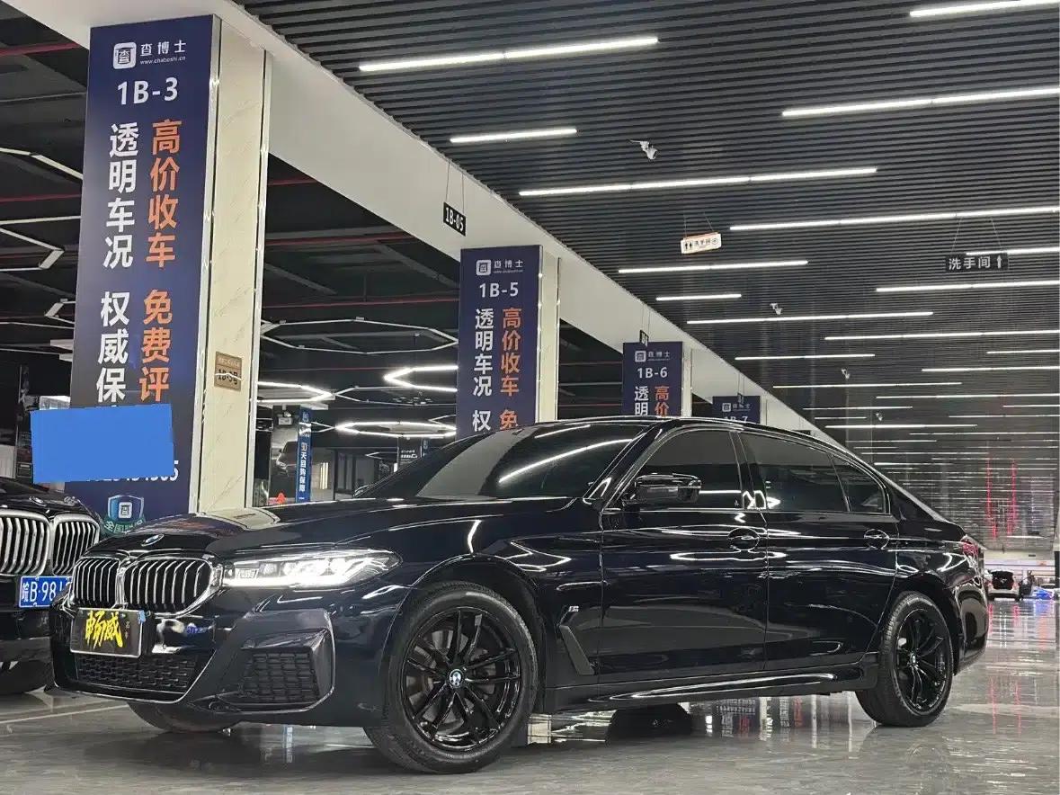 2022 BMW 5 Series 525Li M Sport Package — миниатюра 1