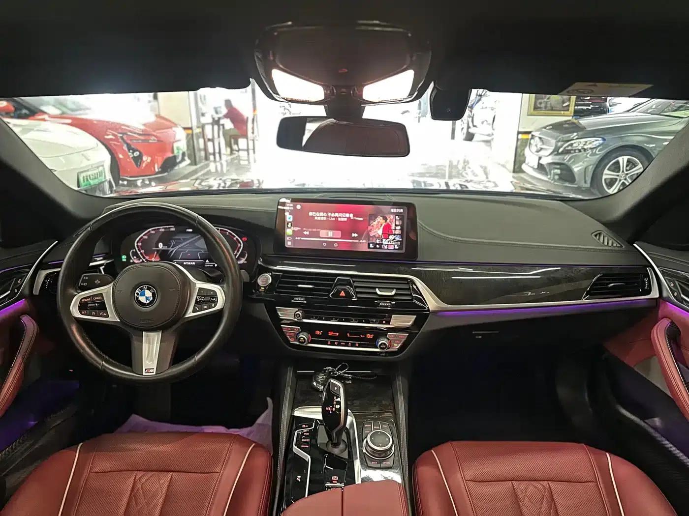 2022 BMW 5 Series 525Li M Sport Package — миниатюра 11