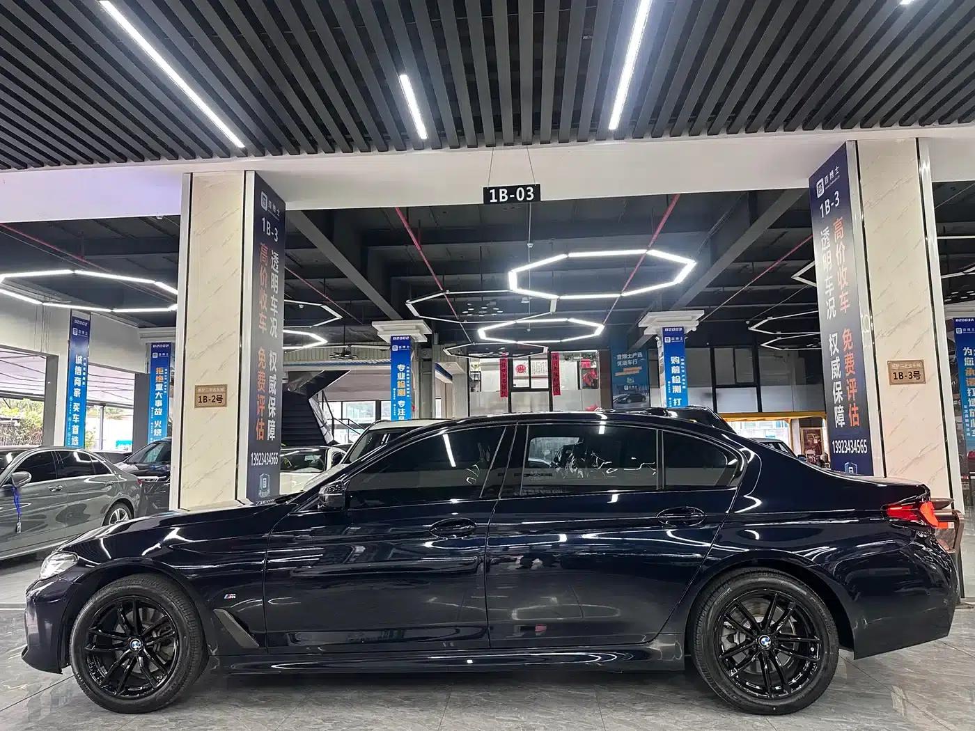 2022 BMW 5 Series 525Li M Sport Package — миниатюра 4