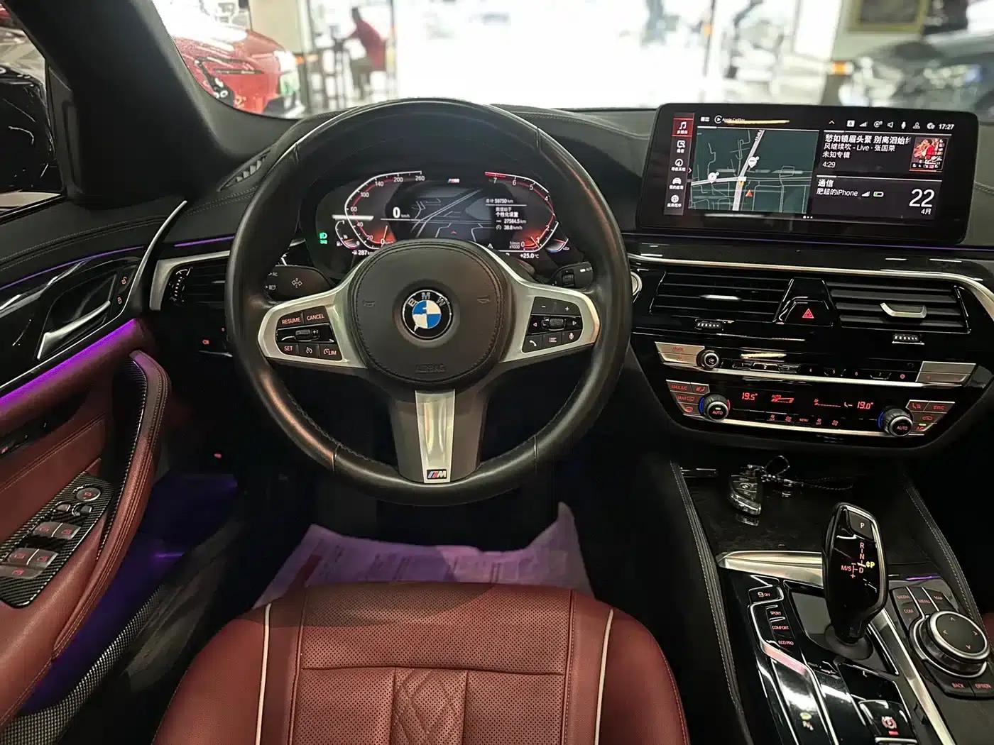 2022 BMW 5 Series 525Li M Sport Package — миниатюра 10