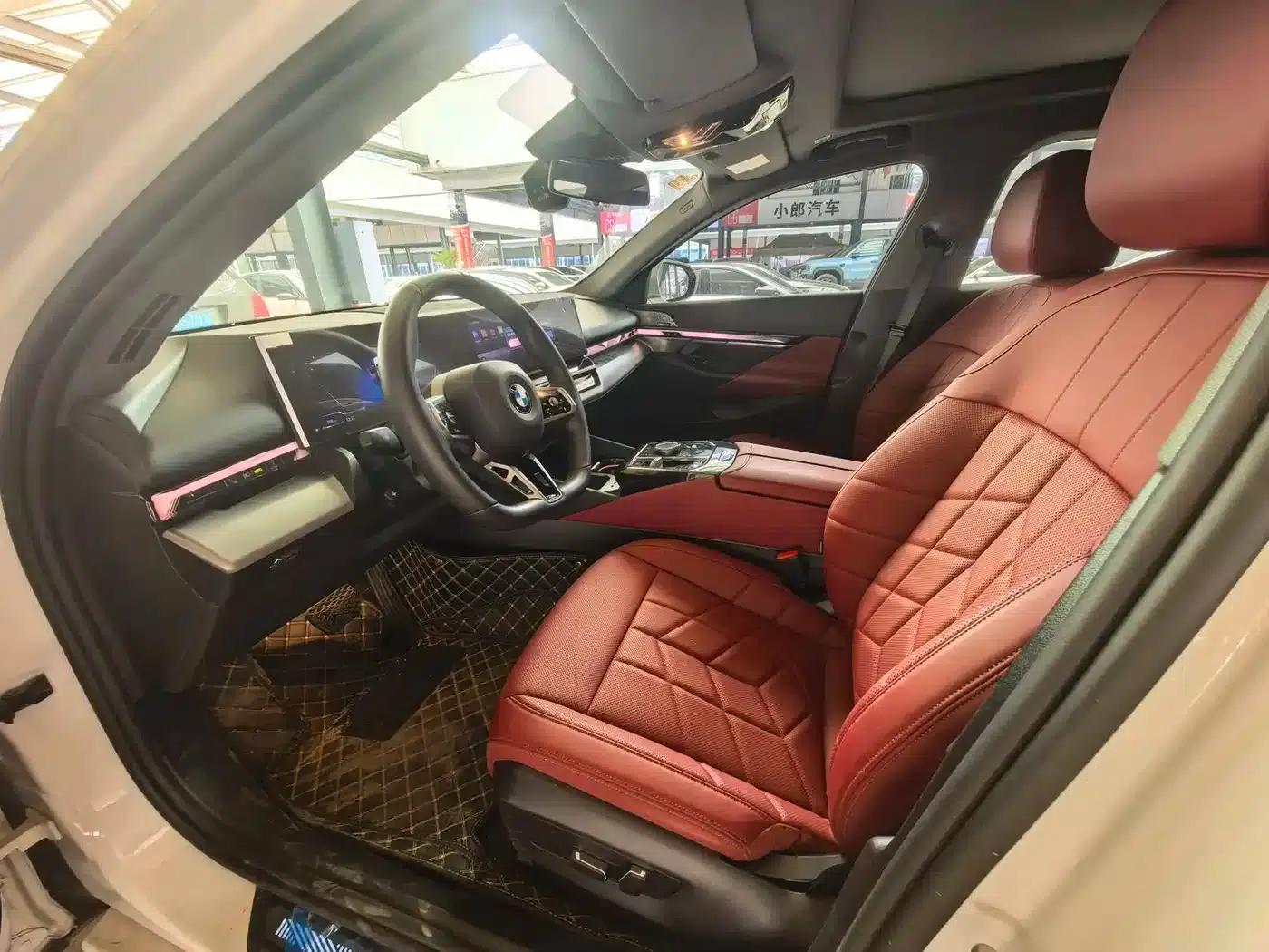 2025 BMW 5 Series 530Li Leading Edition M Sport Package — миниатюра 2
