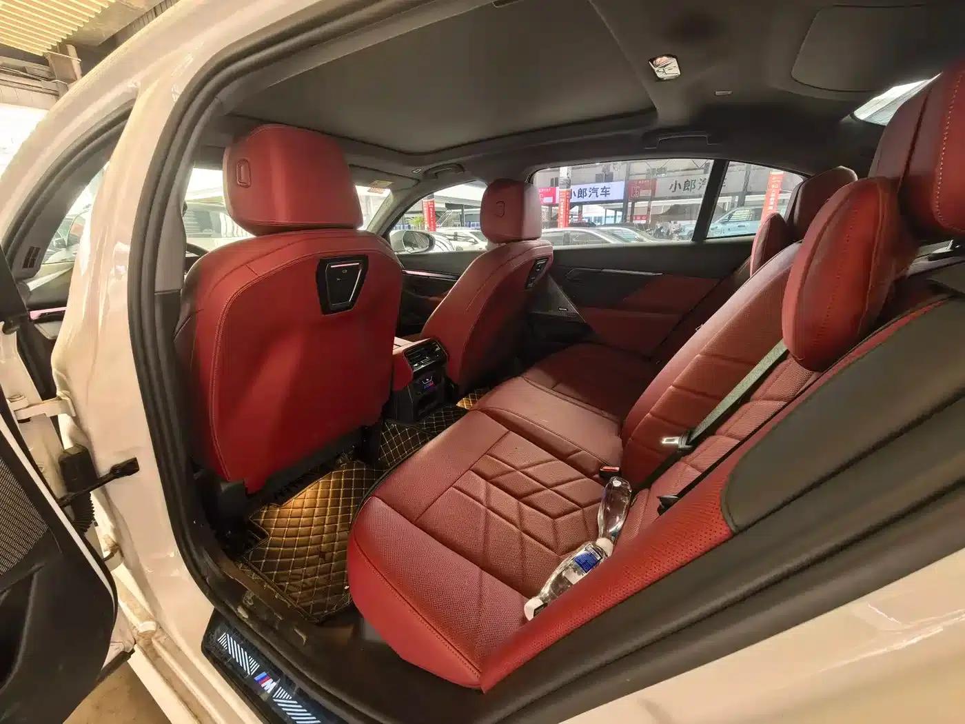 2025 BMW 5 Series 530Li Leading Edition M Sport Package — миниатюра 4