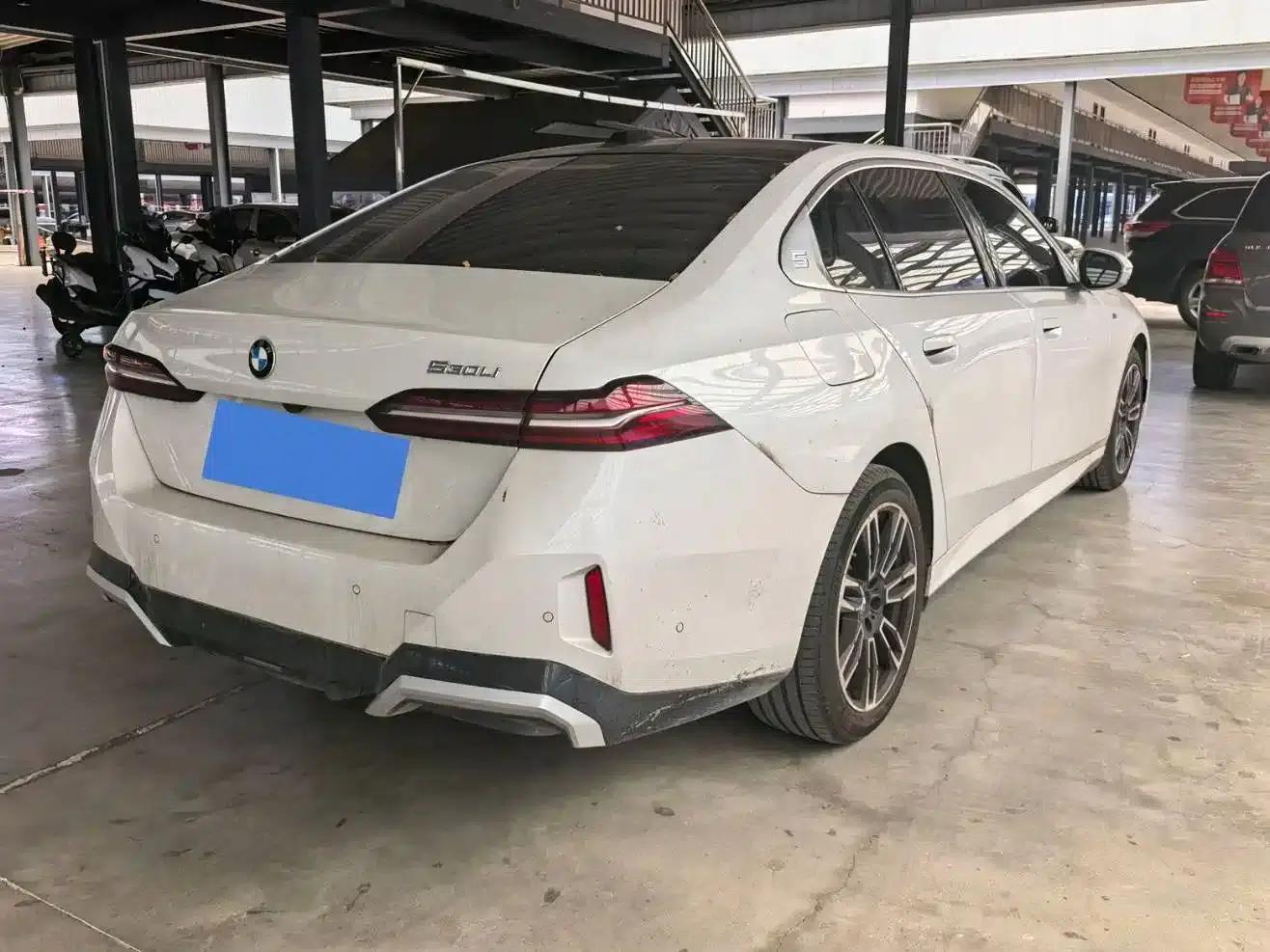 2025 BMW 5 Series 530Li Leading Edition M Sport Package — миниатюра 5