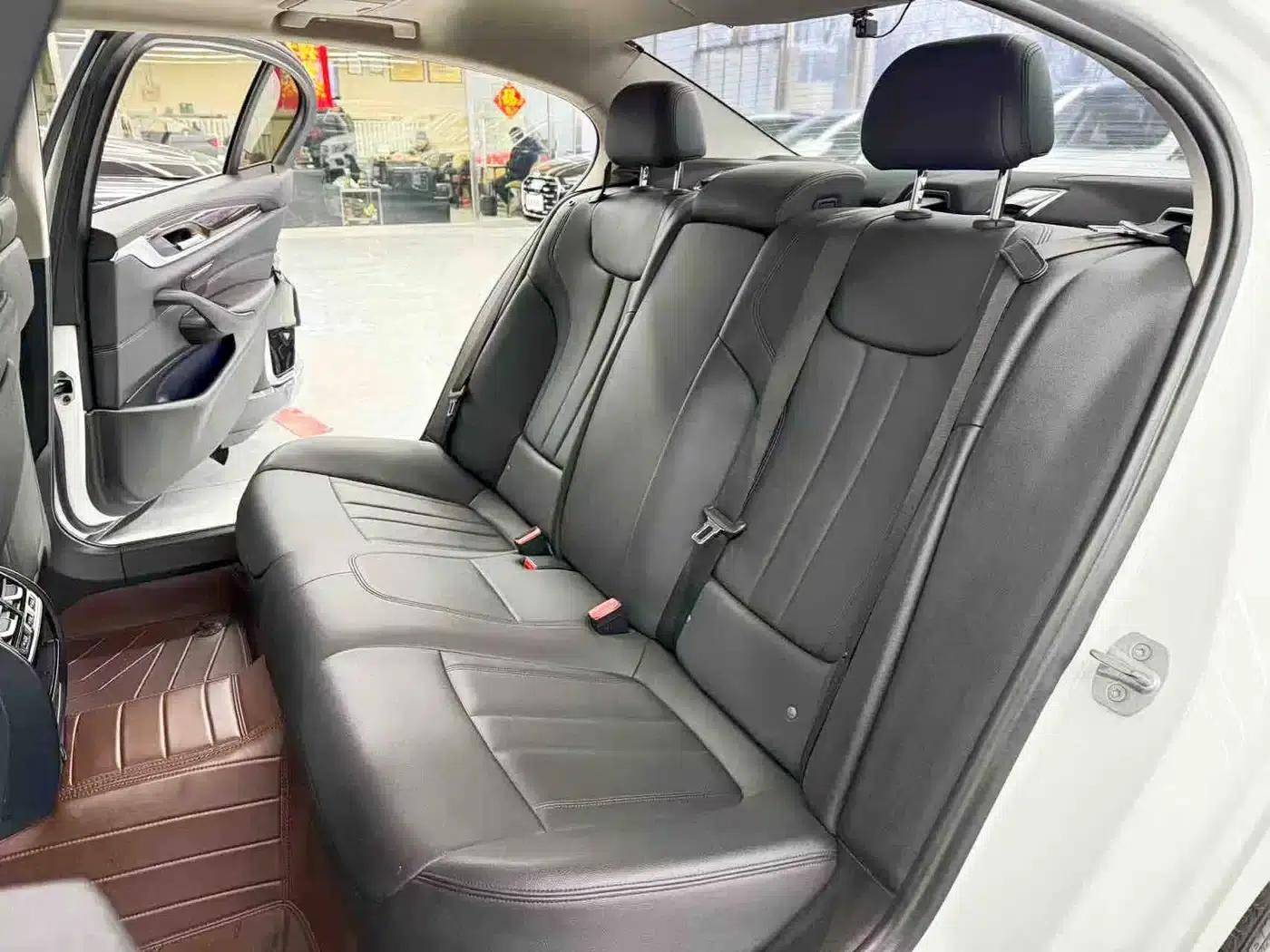 2018 BMW 5 Series 525Li Luxury Package — миниатюра 13