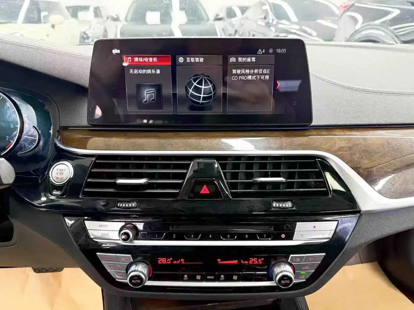 2018 BMW 5 Series 525Li Luxury Package — миниатюра 17