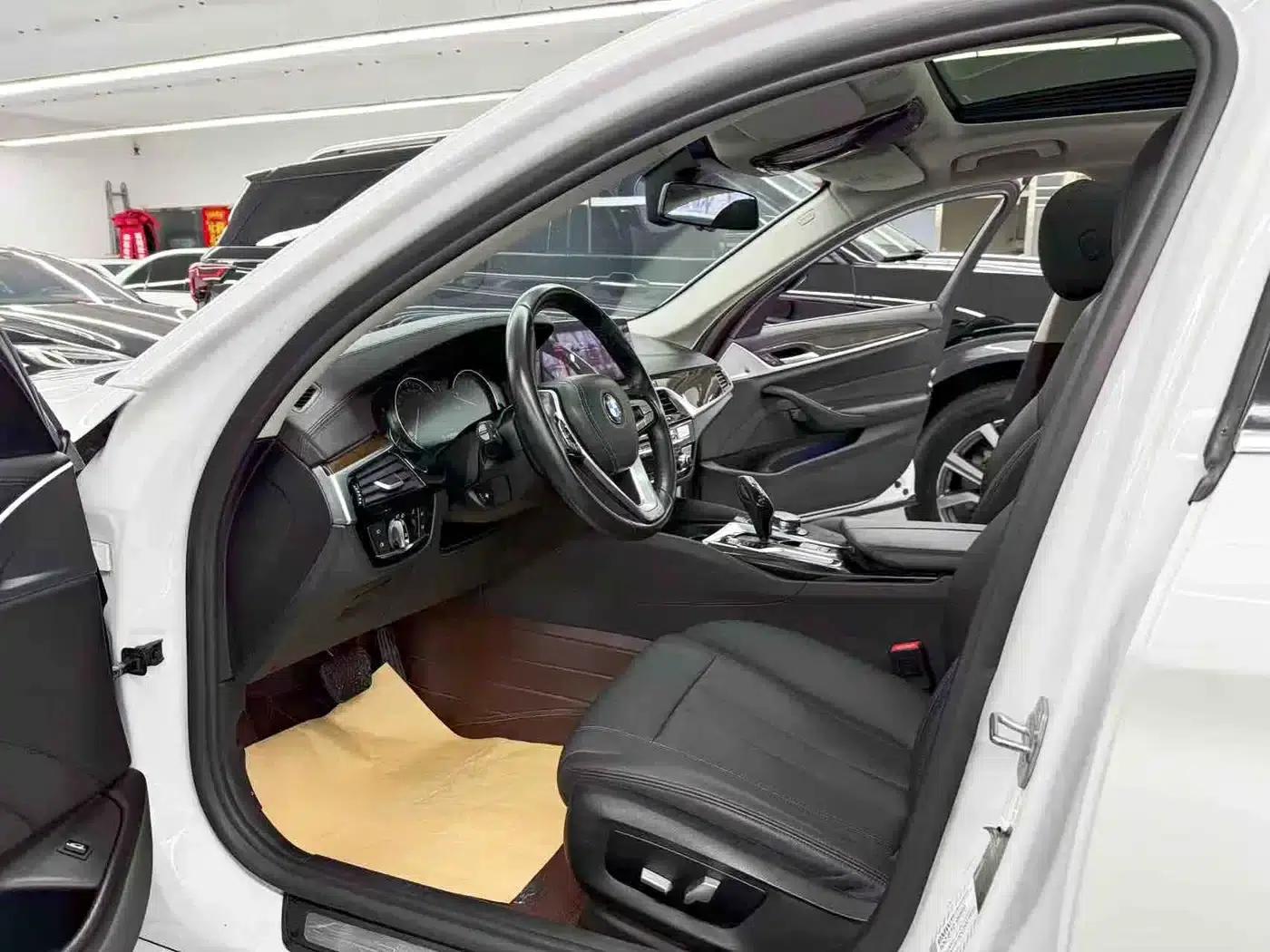 2018 BMW 5 Series 525Li Luxury Package — миниатюра 7