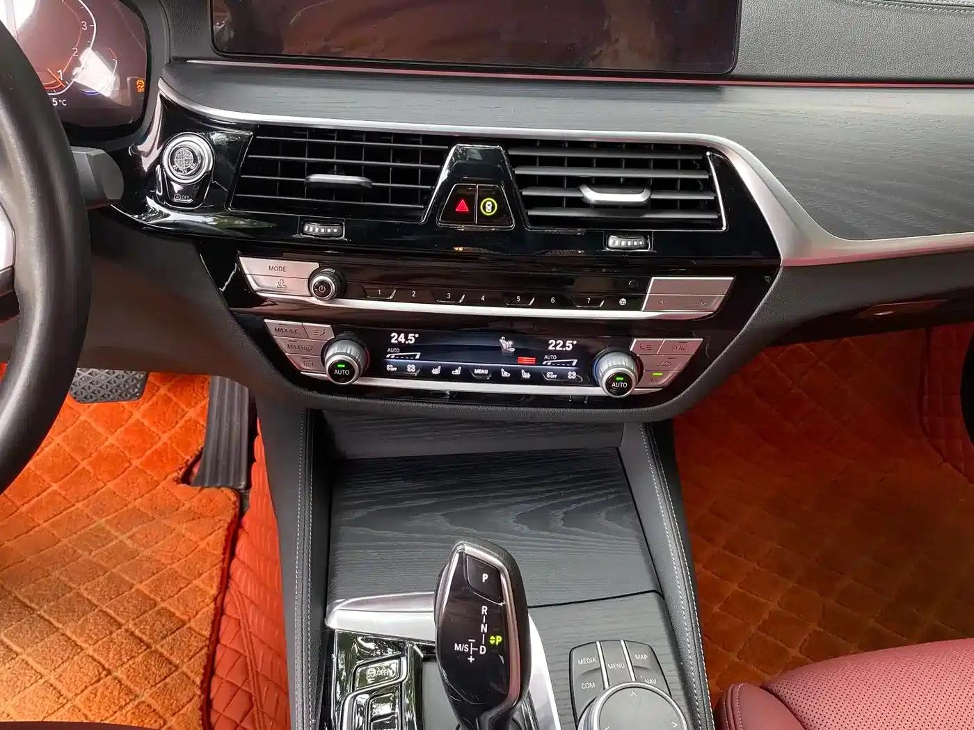 2022 BMW 5 Series Facelift 530Li Luxury M Sport Package — миниатюра 22