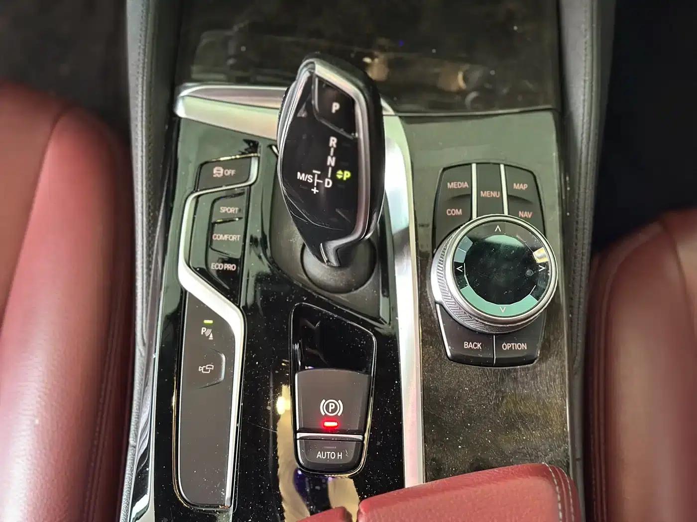 2020 BMW 5 Series 530Li Luxury M Sport Package — миниатюра 13