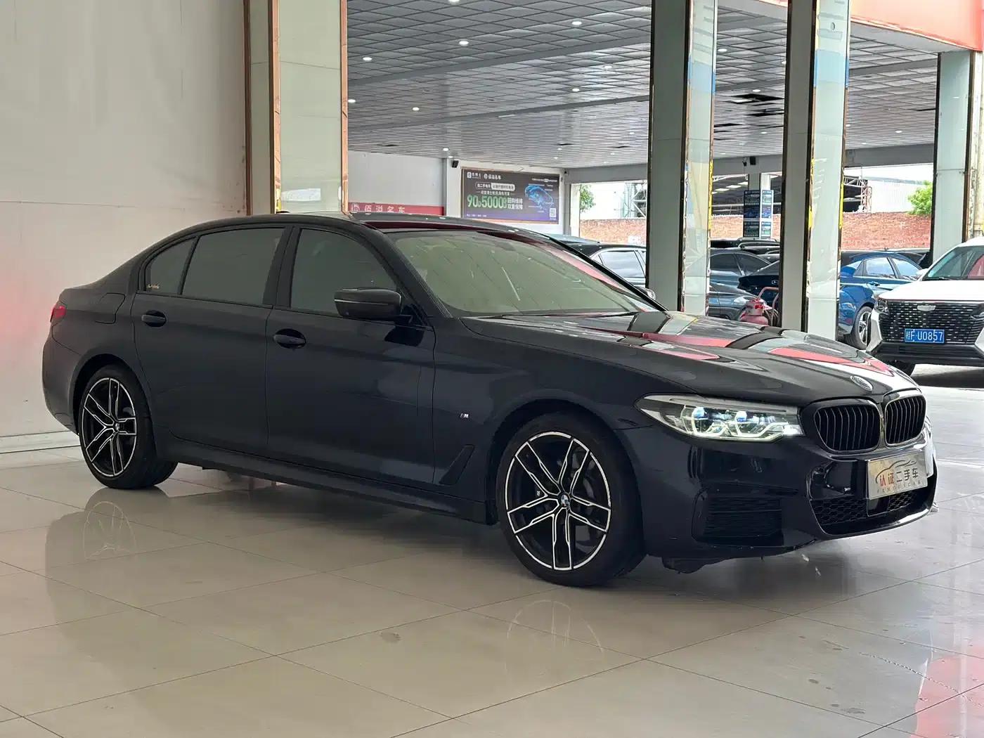 2020 BMW 5 Series 530Li Luxury M Sport Package — миниатюра 3