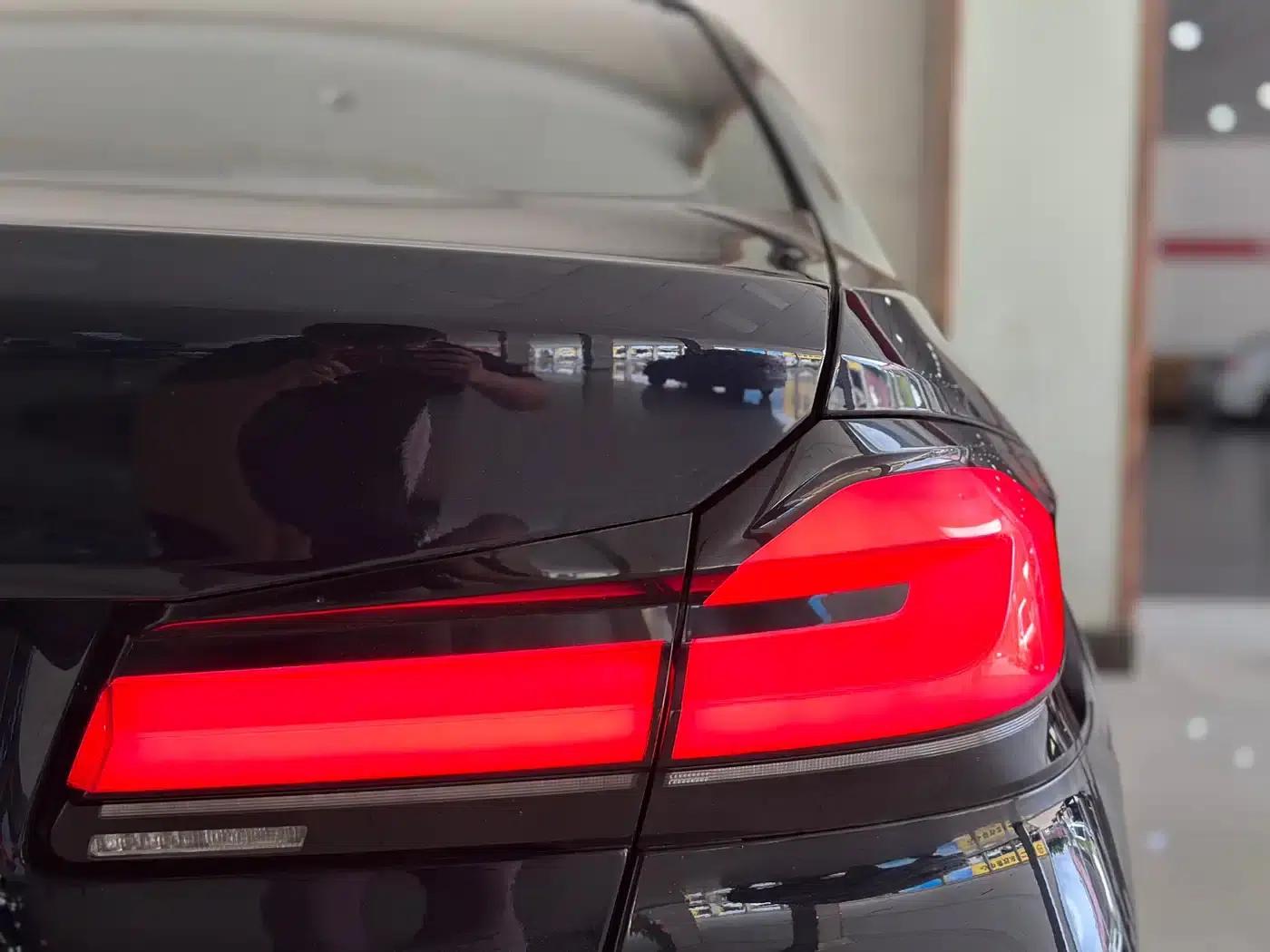 2020 BMW 5 Series 530Li Luxury M Sport Package — миниатюра 21