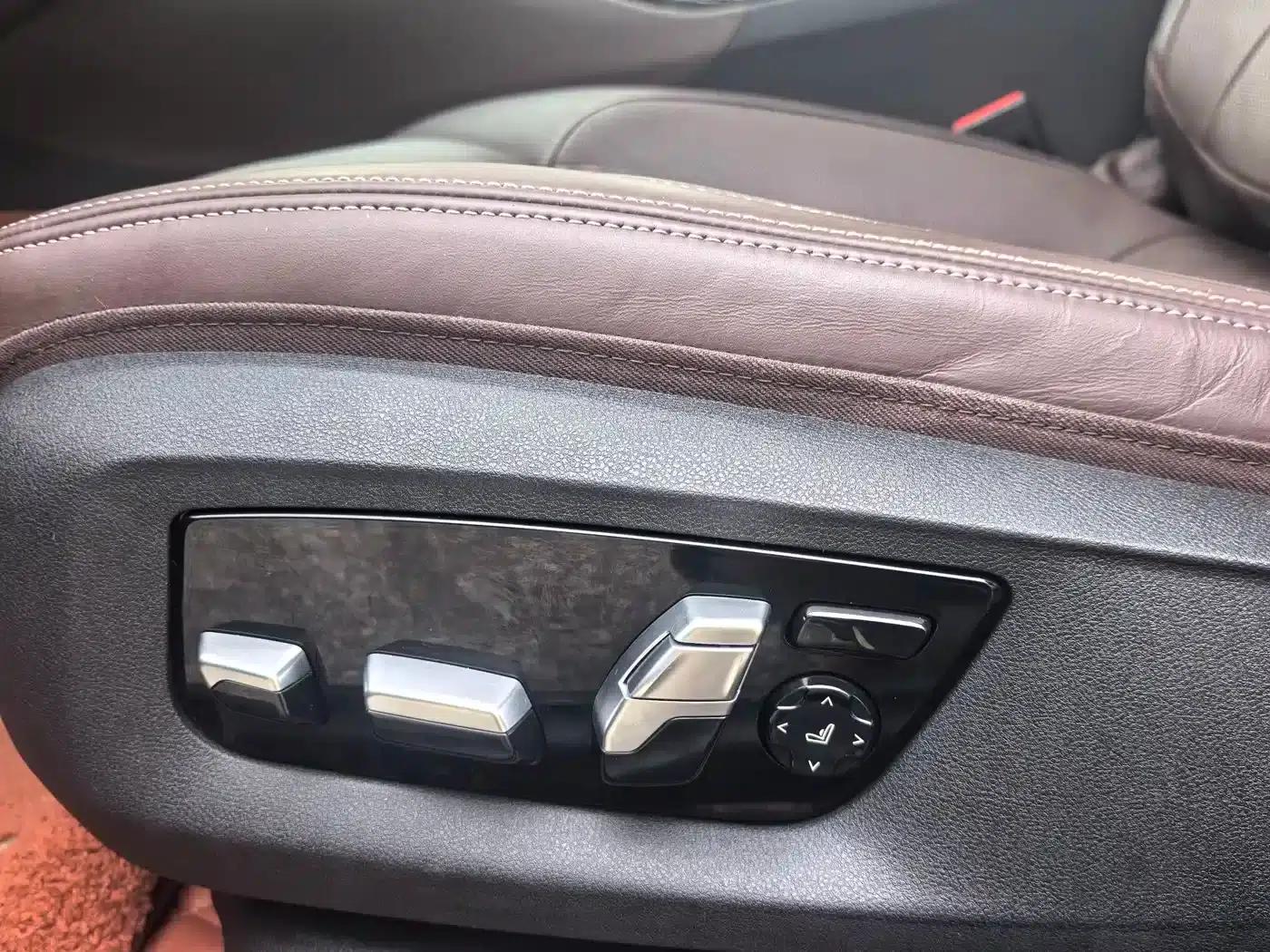 2020 BMW 5 Series 530Li Executive M Sport Package — миниатюра 16