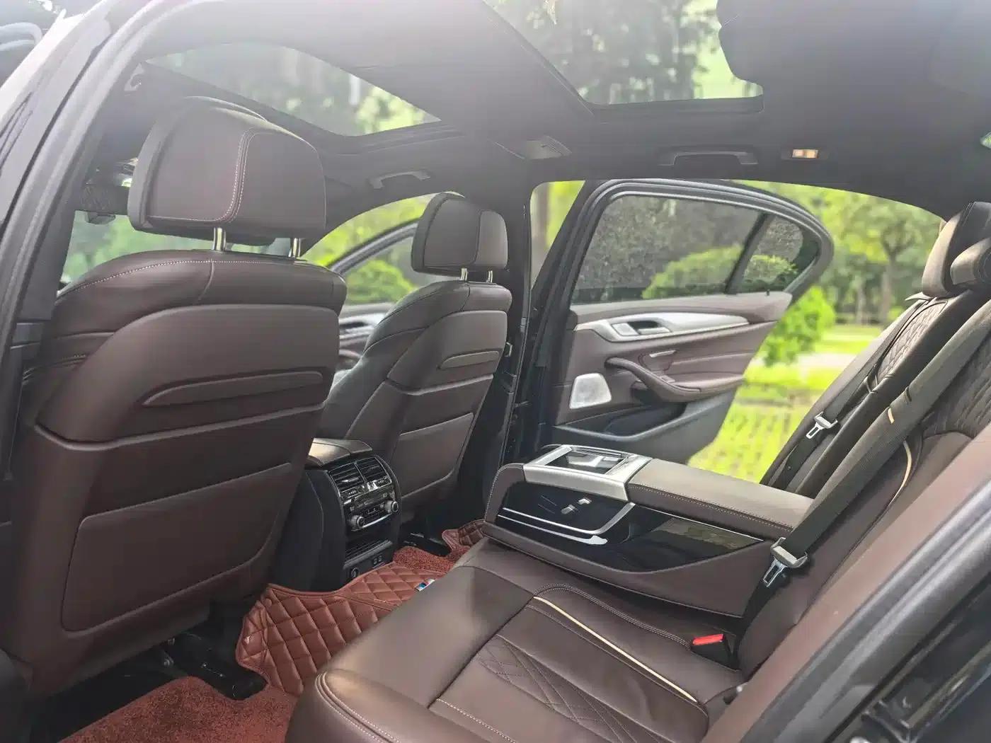 2020 BMW 5 Series 530Li Executive M Sport Package — миниатюра 9