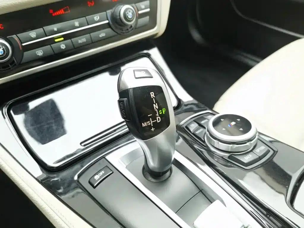BMW 5 Series 2011 523Li Luxury — миниатюра 13