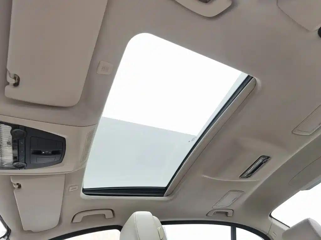 BMW 5 Series 2011 523Li Luxury — миниатюра 14