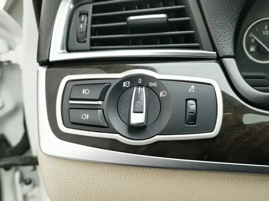 BMW 5 Series 2011 523Li Luxury — миниатюра 21
