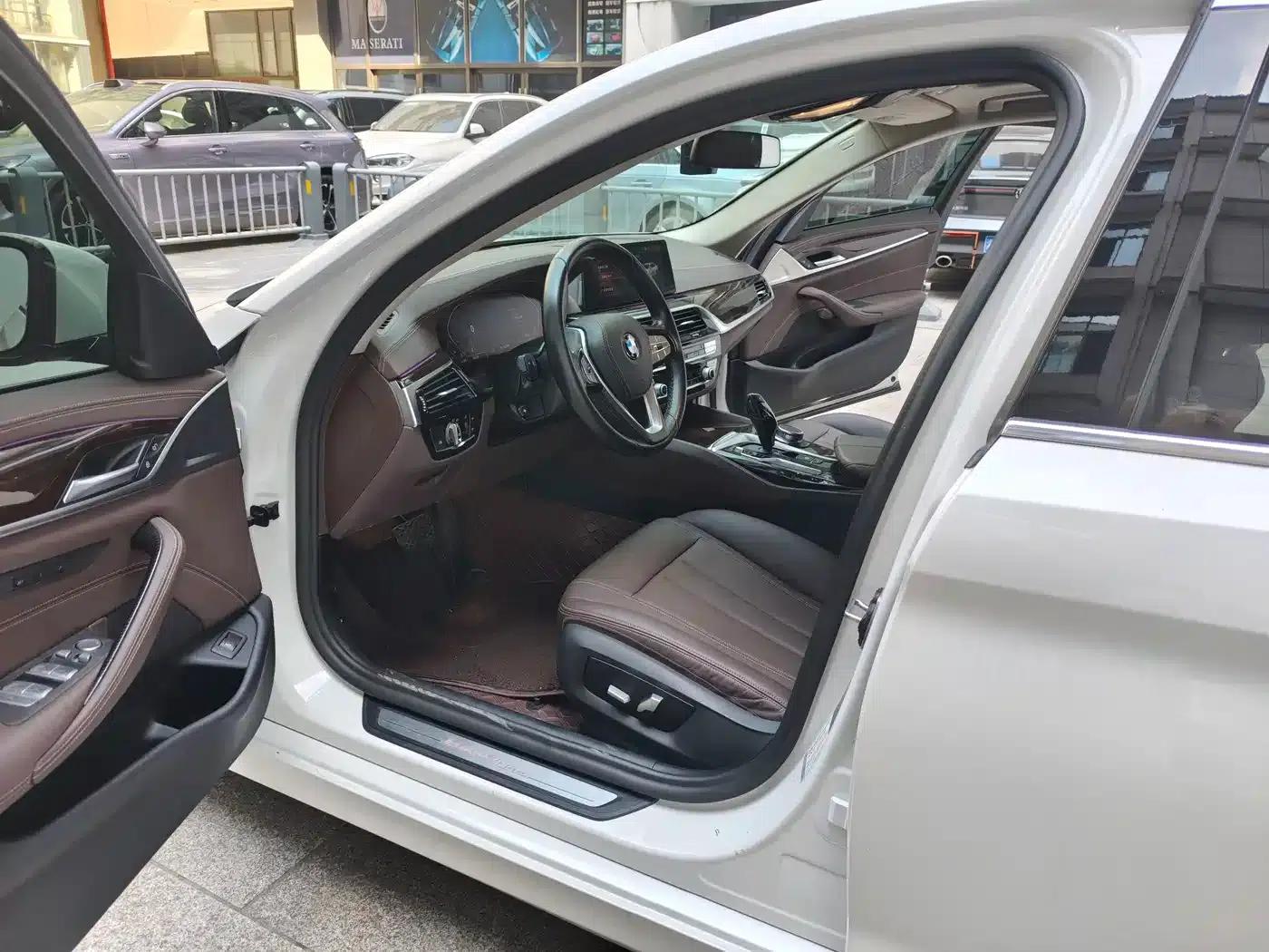 2020 BMW 5 Series 525Li Luxury Package — миниатюра 9