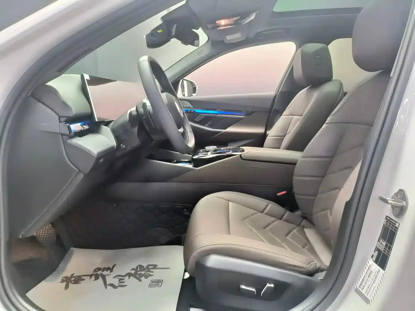 2025 BMW 5 Series 530Li Leading Luxury Package — миниатюра 3