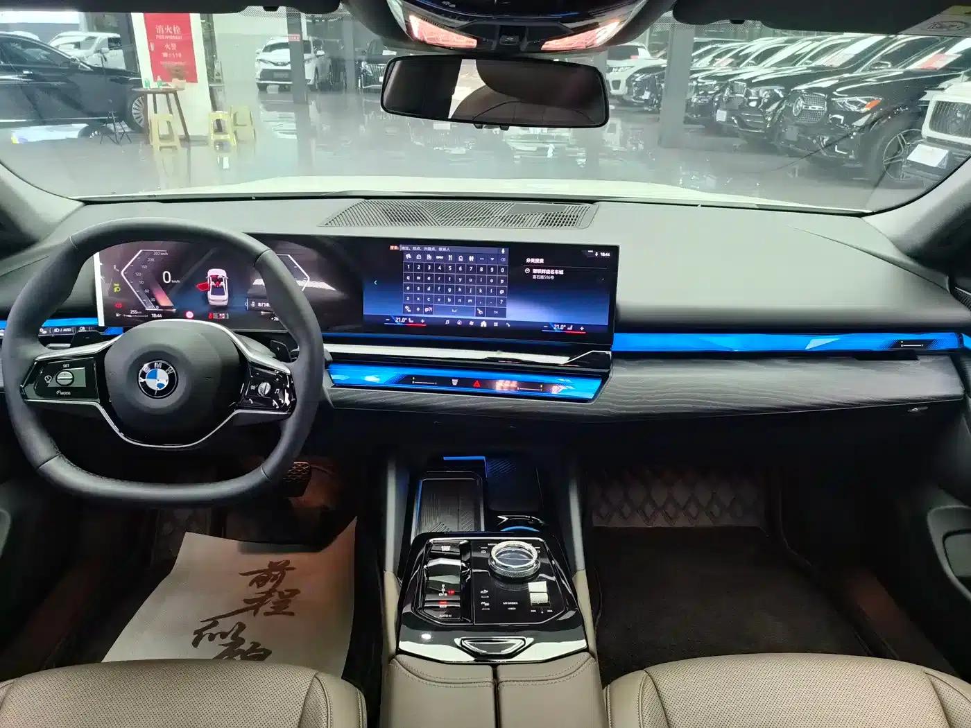 2025 BMW 5 Series 530Li Leading Luxury Package — миниатюра 7