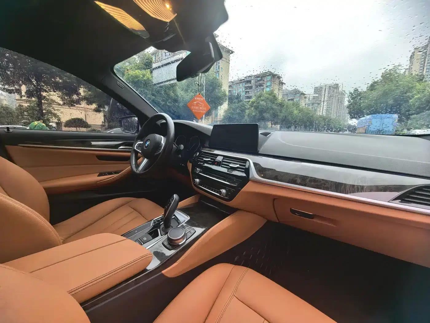 2018 BMW 5 Series 530Li Leading Edition M Sport Package — миниатюра 11