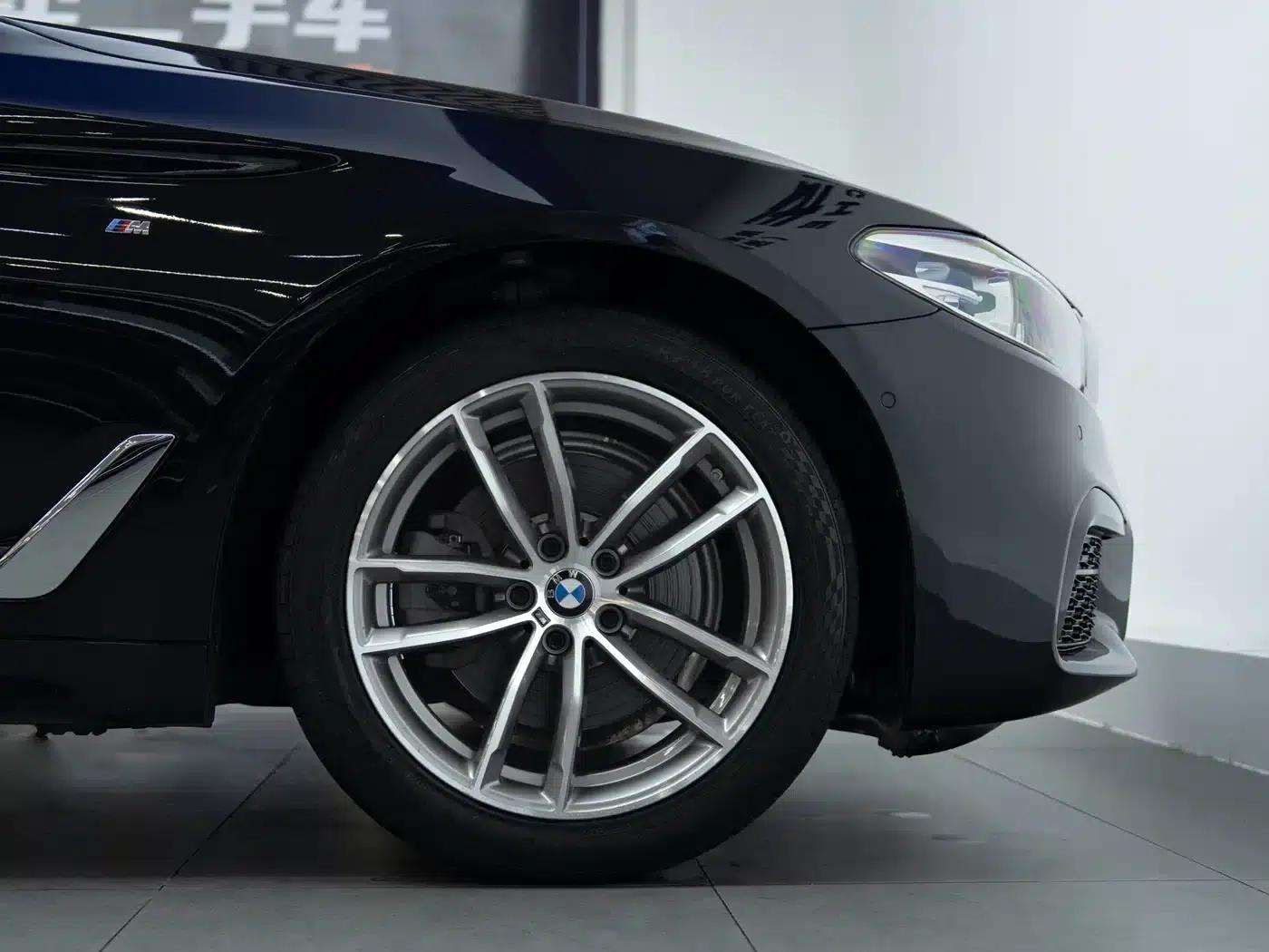 2020 BMW 5 Series 525Li M Sport Package — миниатюра 8