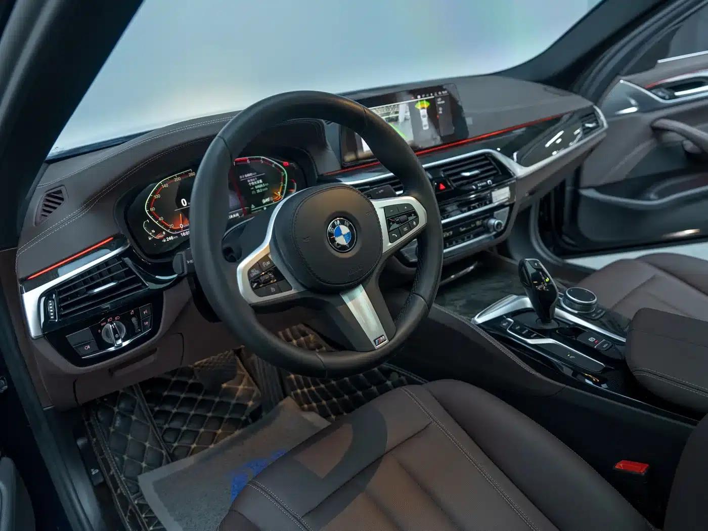 2020 BMW 5 Series 525Li M Sport Package — миниатюра 9