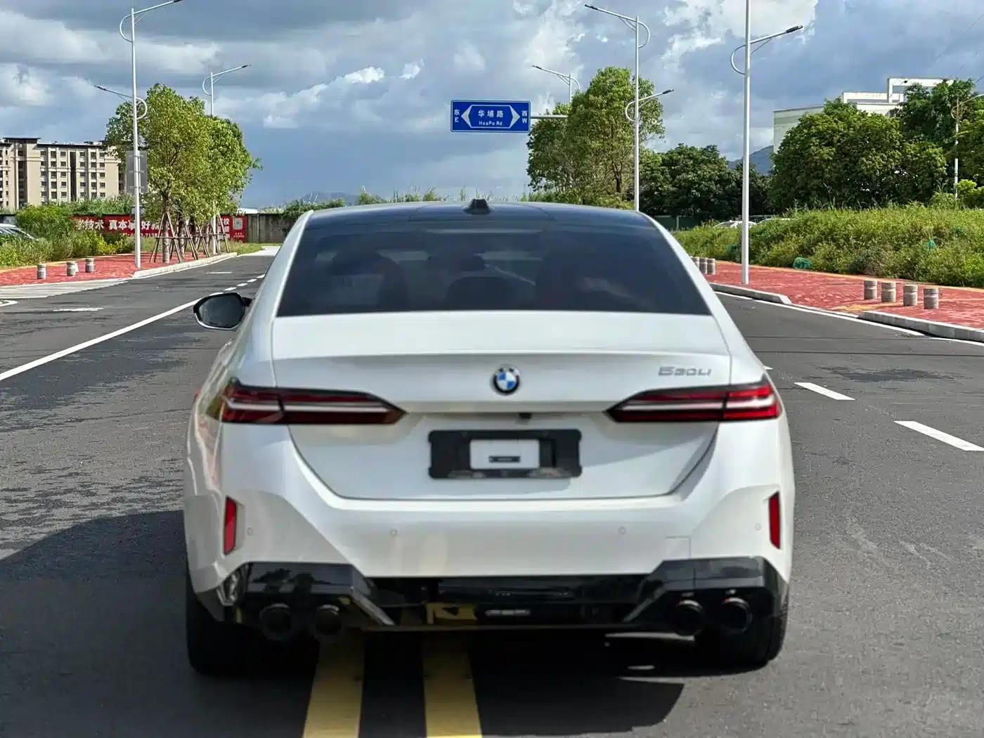 2024 BMW 5 Series 530Li Leading Edition M Sport Package — миниатюра 8