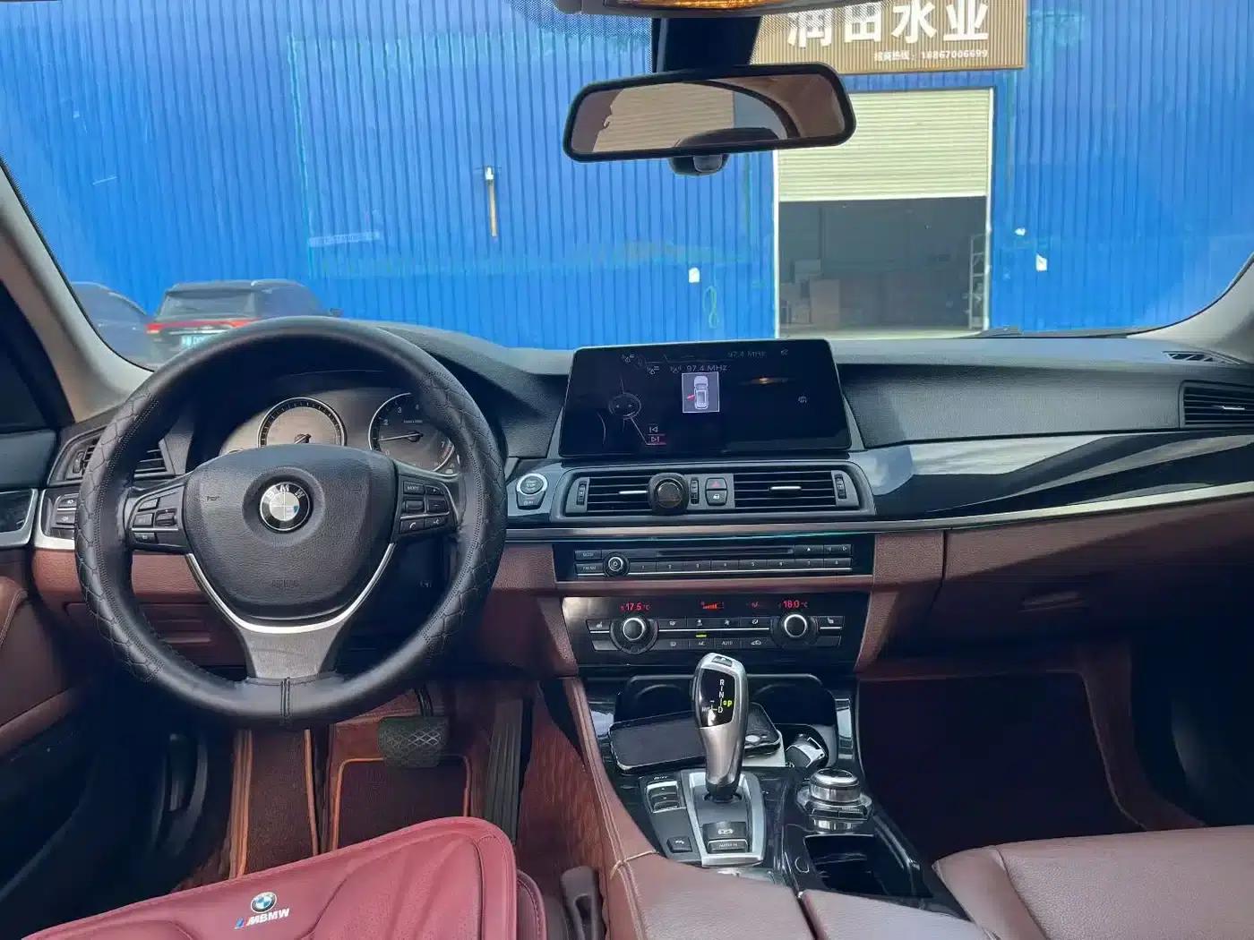 BMW 5 Series 2017 520Li Elegant Edition — миниатюра 8