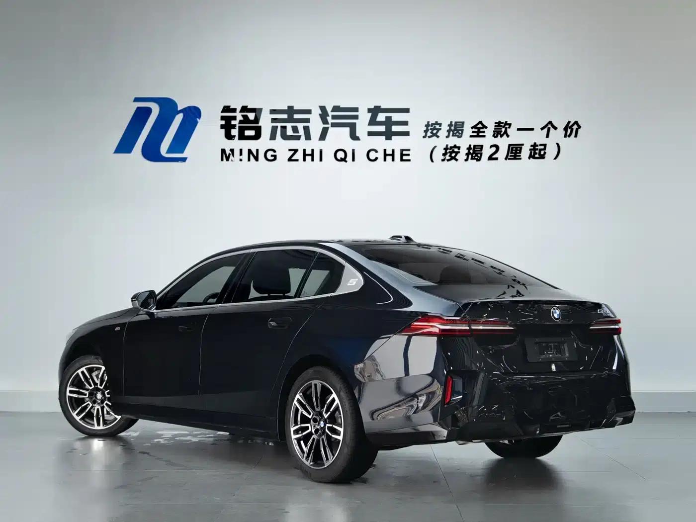2025 BMW 5 Series 525Li M Sport Package — миниатюра 3