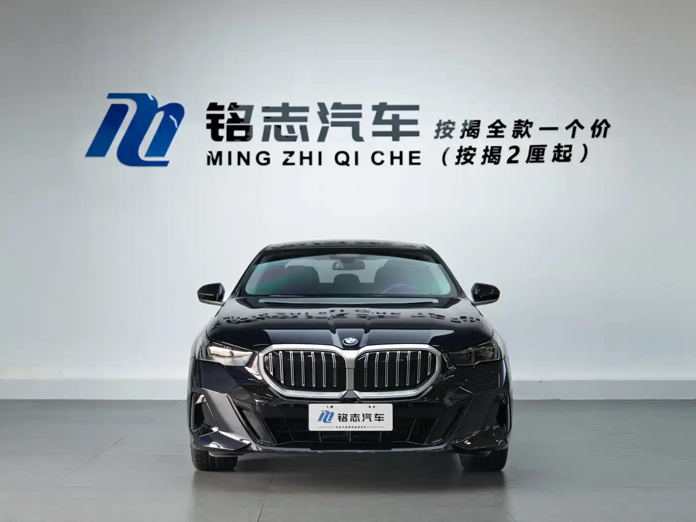 2025 BMW 5 Series 525Li M Sport Package — миниатюра 5