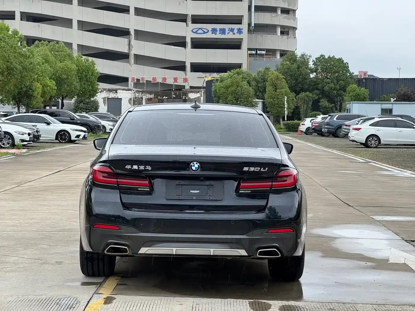 2021 BMW 5 Series Facelift 530Li Leading Edition M Sport Package — миниатюра 3