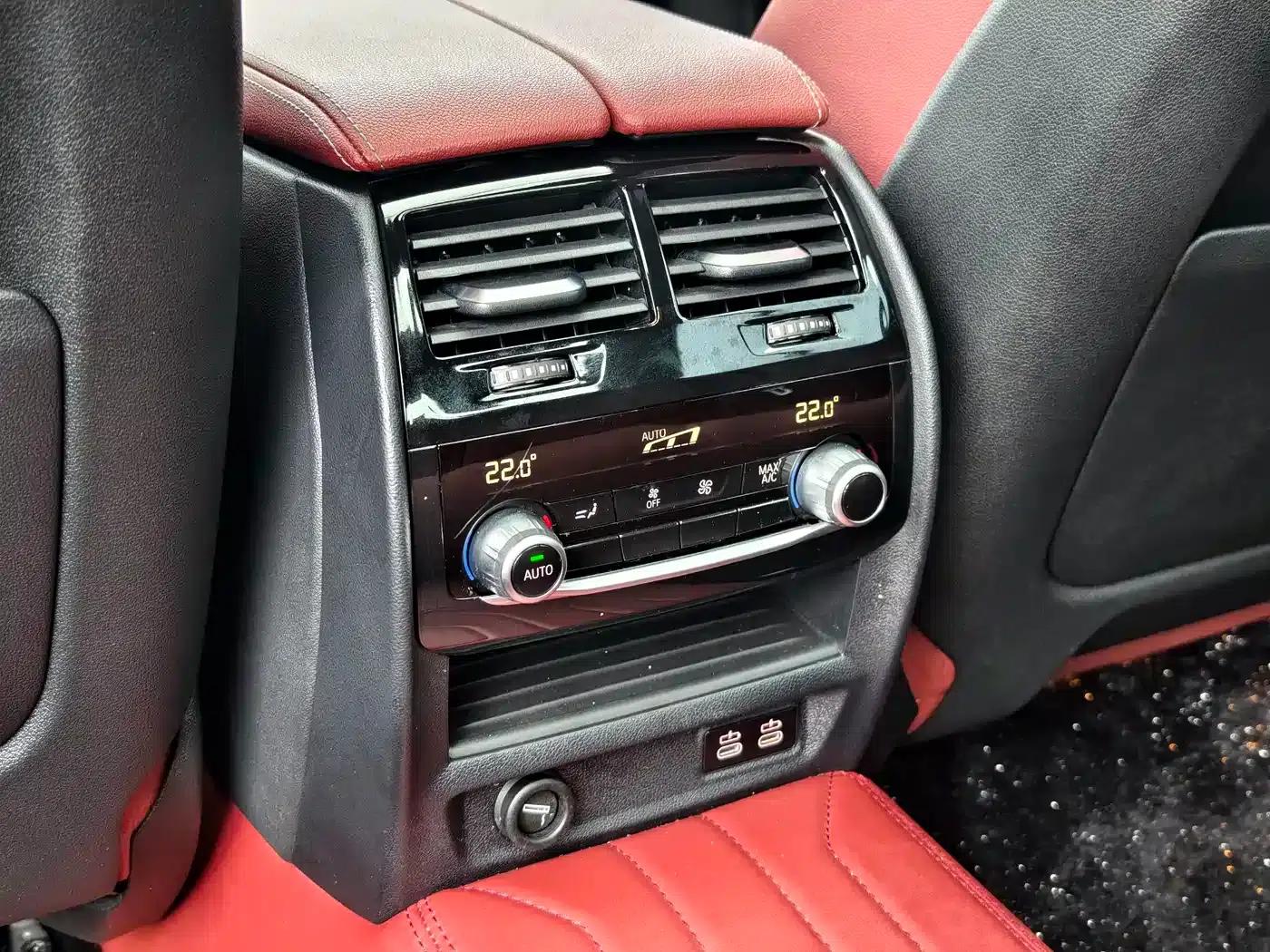2021 BMW 5 Series 530Li Luxury M Sport Package — миниатюра 14
