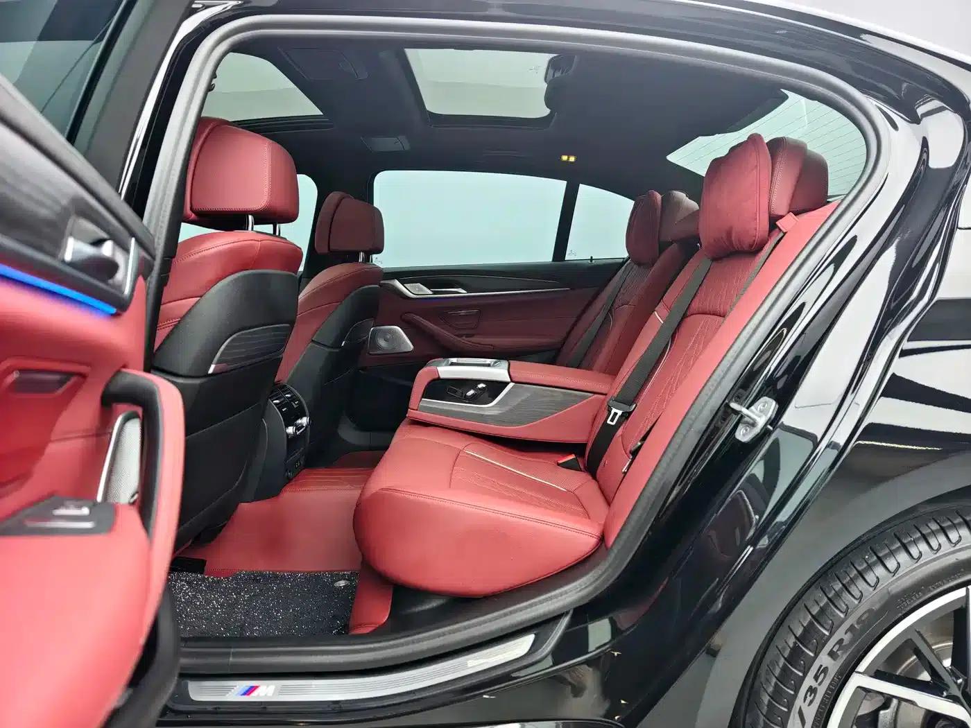 2021 BMW 5 Series 530Li Luxury M Sport Package — миниатюра 15