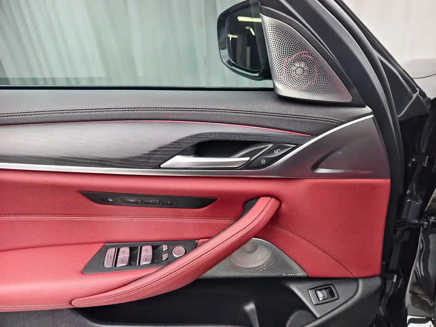 2021 BMW 5 Series 530Li Luxury M Sport Package — миниатюра 7