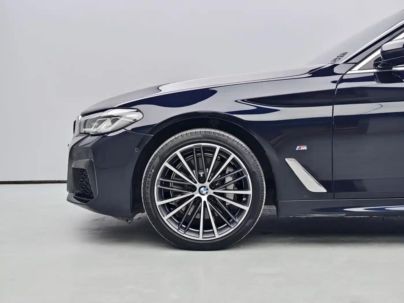 2022 BMW 5 Series 530Li Leading Edition M Sport Package — миниатюра 13