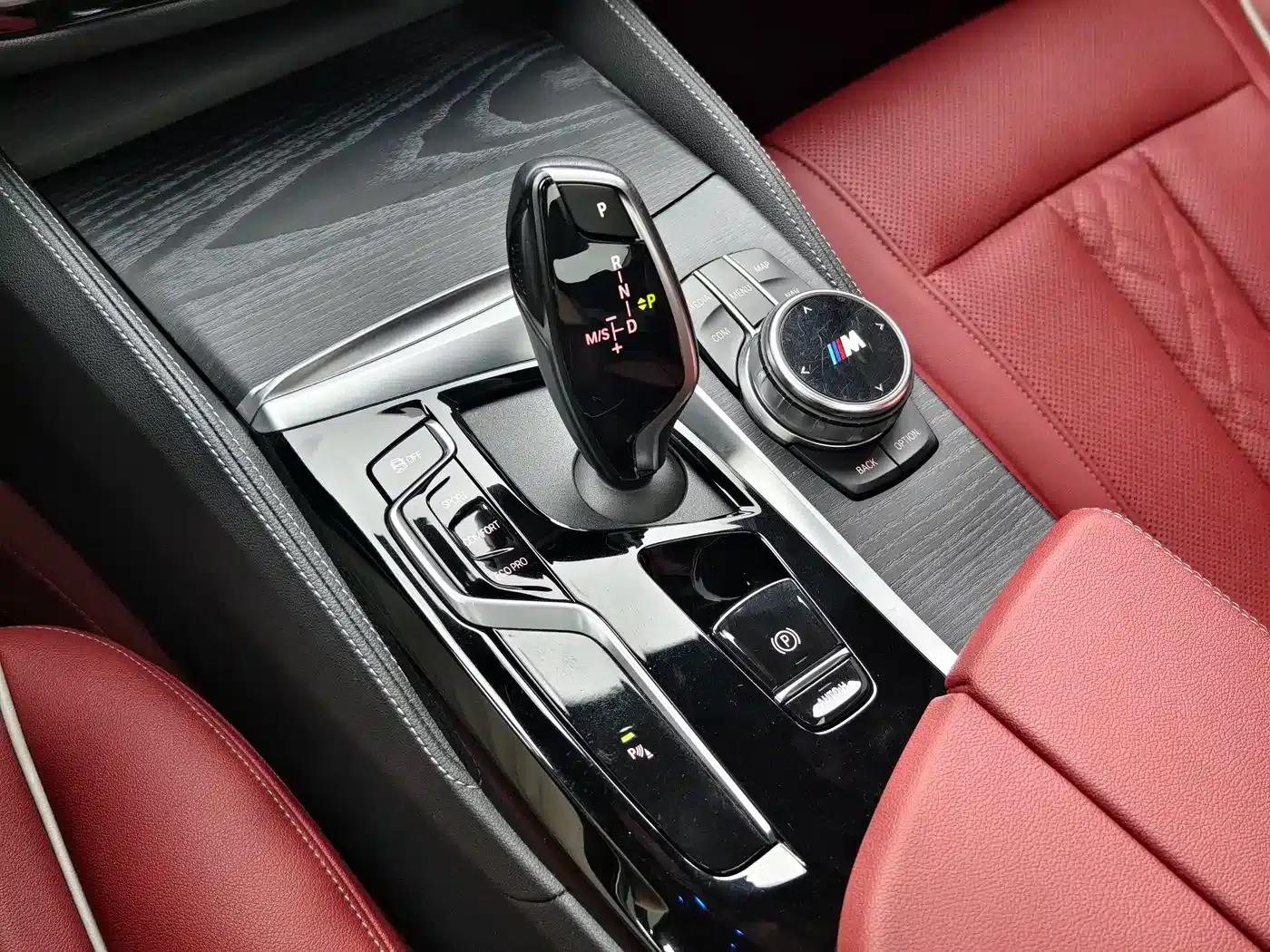 2023 BMW 5 Series 530Li Leading Edition M Sport Package — миниатюра 8