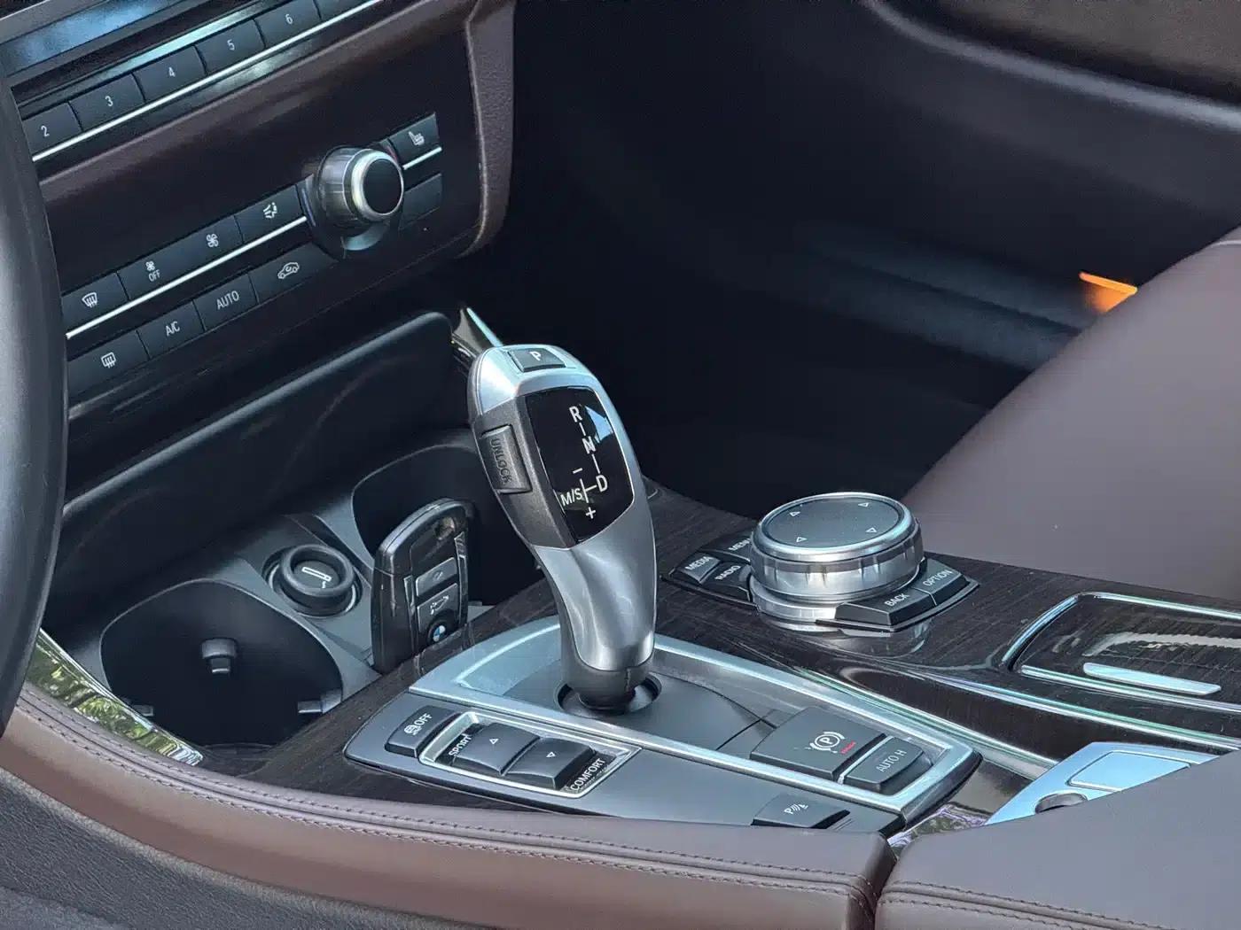 2017 BMW 5 Series 525Li Luxury Design Package — миниатюра 17