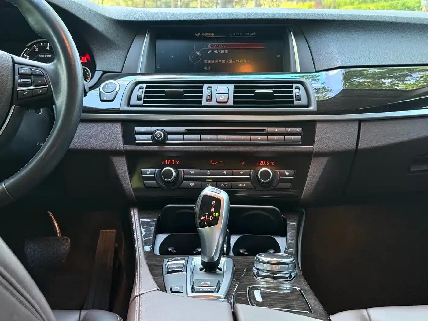 2017 BMW 5 Series 525Li Luxury Design Package — миниатюра 26