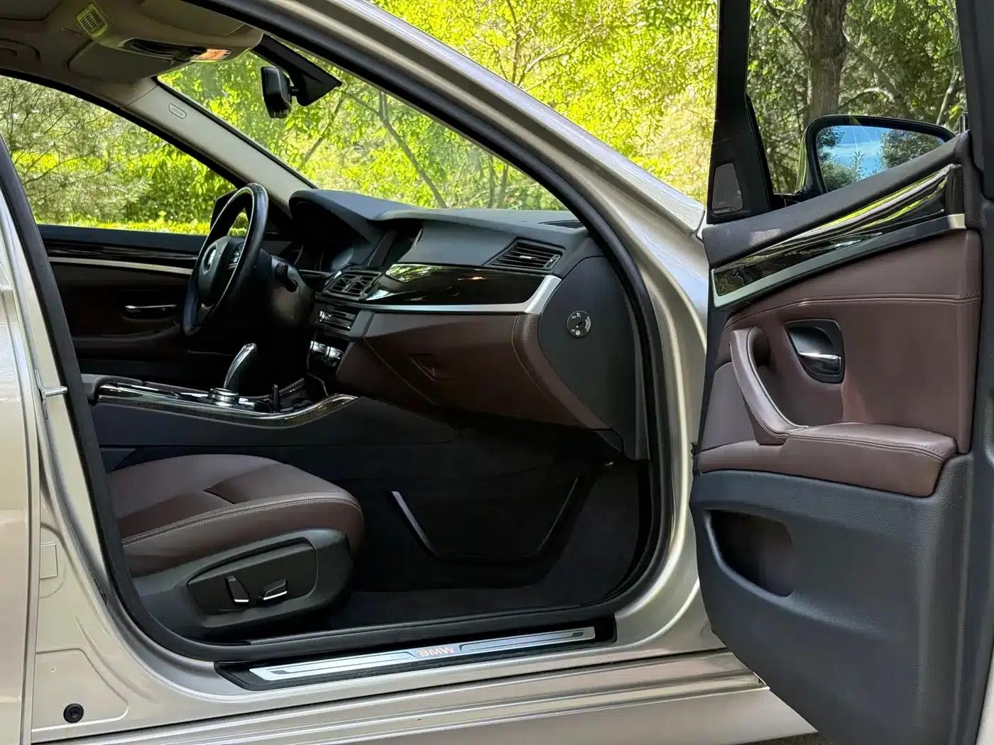 2017 BMW 5 Series 525Li Luxury Design Package — миниатюра 31