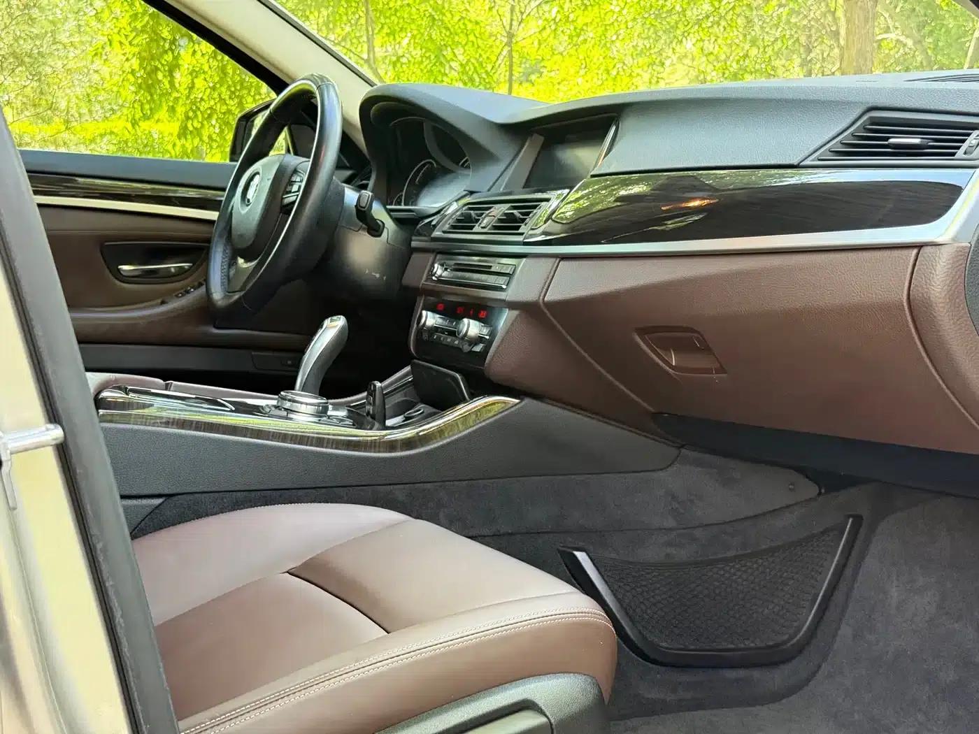 2017 BMW 5 Series 525Li Luxury Design Package — миниатюра 32
