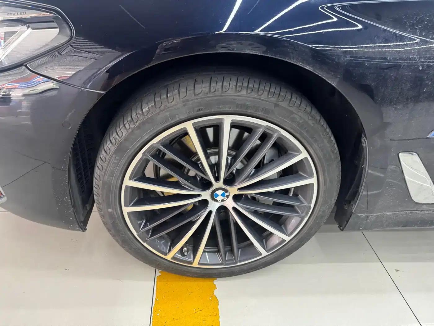 2021 BMW 5 Series 530Li Leading Edition M Sport Package — миниатюра 6