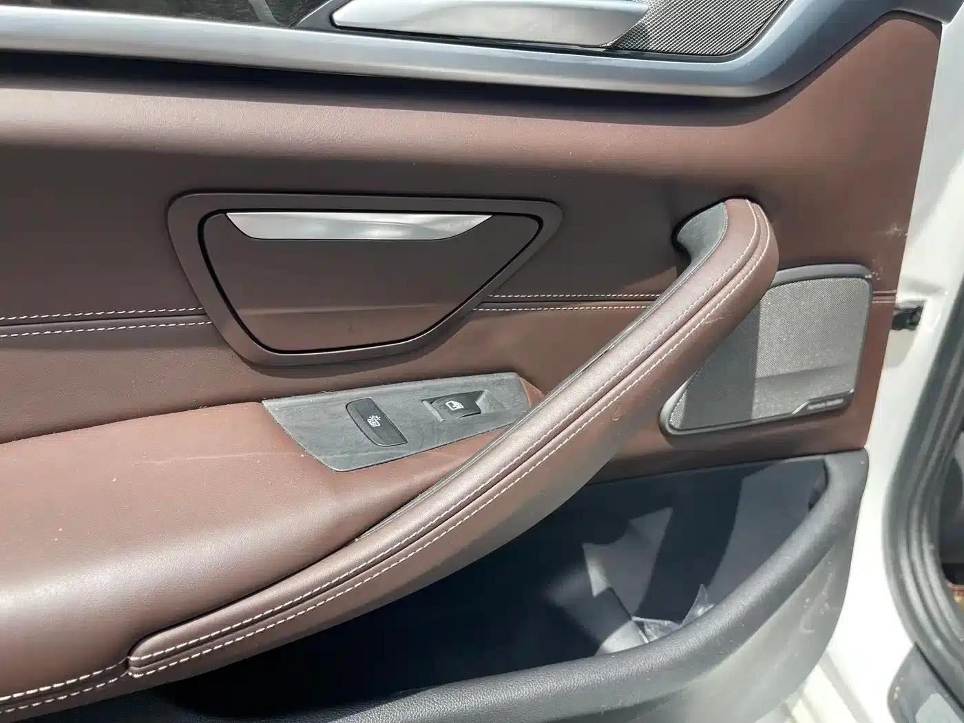 2018 BMW 5 Series 530Li Luxury M Sport Package — миниатюра 15