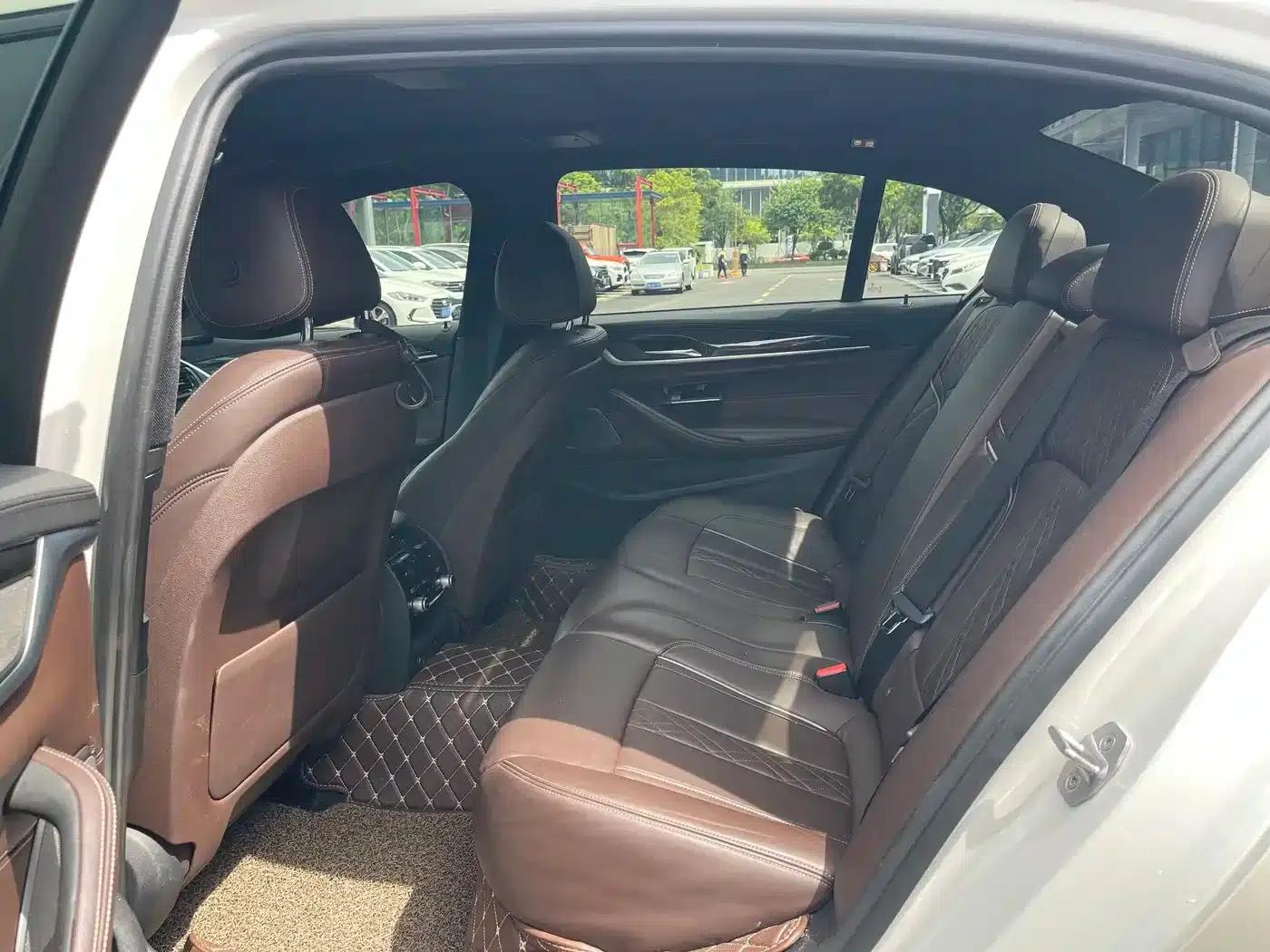 2018 BMW 5 Series 530Li Luxury M Sport Package — миниатюра 17