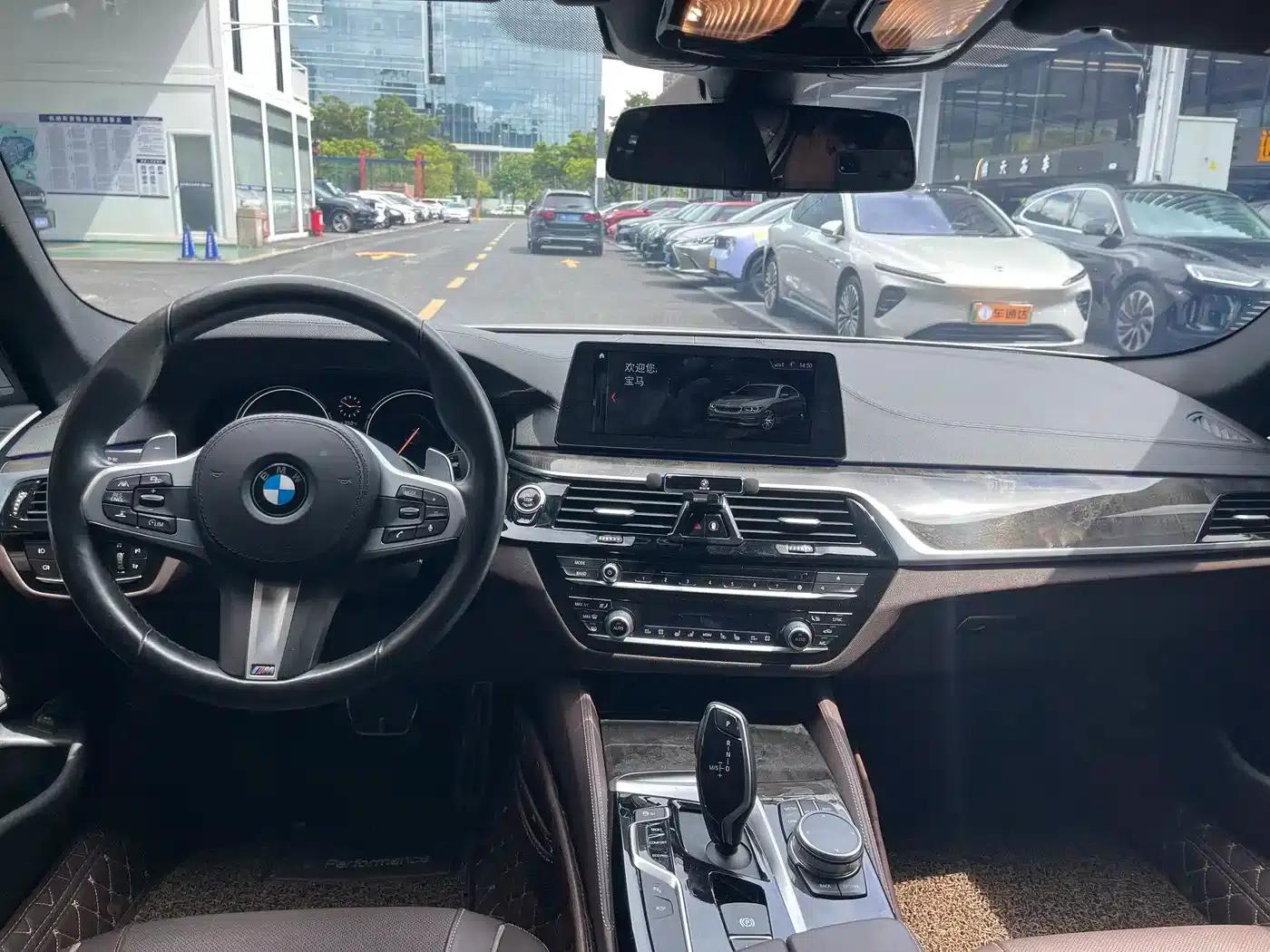 2018 BMW 5 Series 530Li Luxury M Sport Package — миниатюра 8