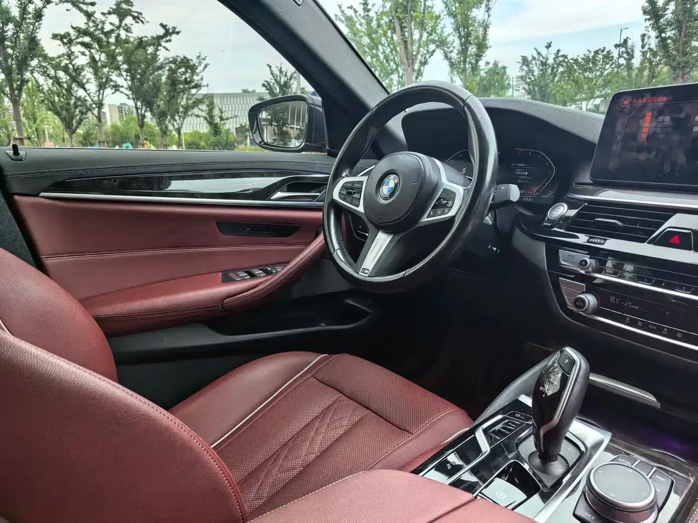 2022 BMW 5 Series 525Li M Sport Package — миниатюра 12
