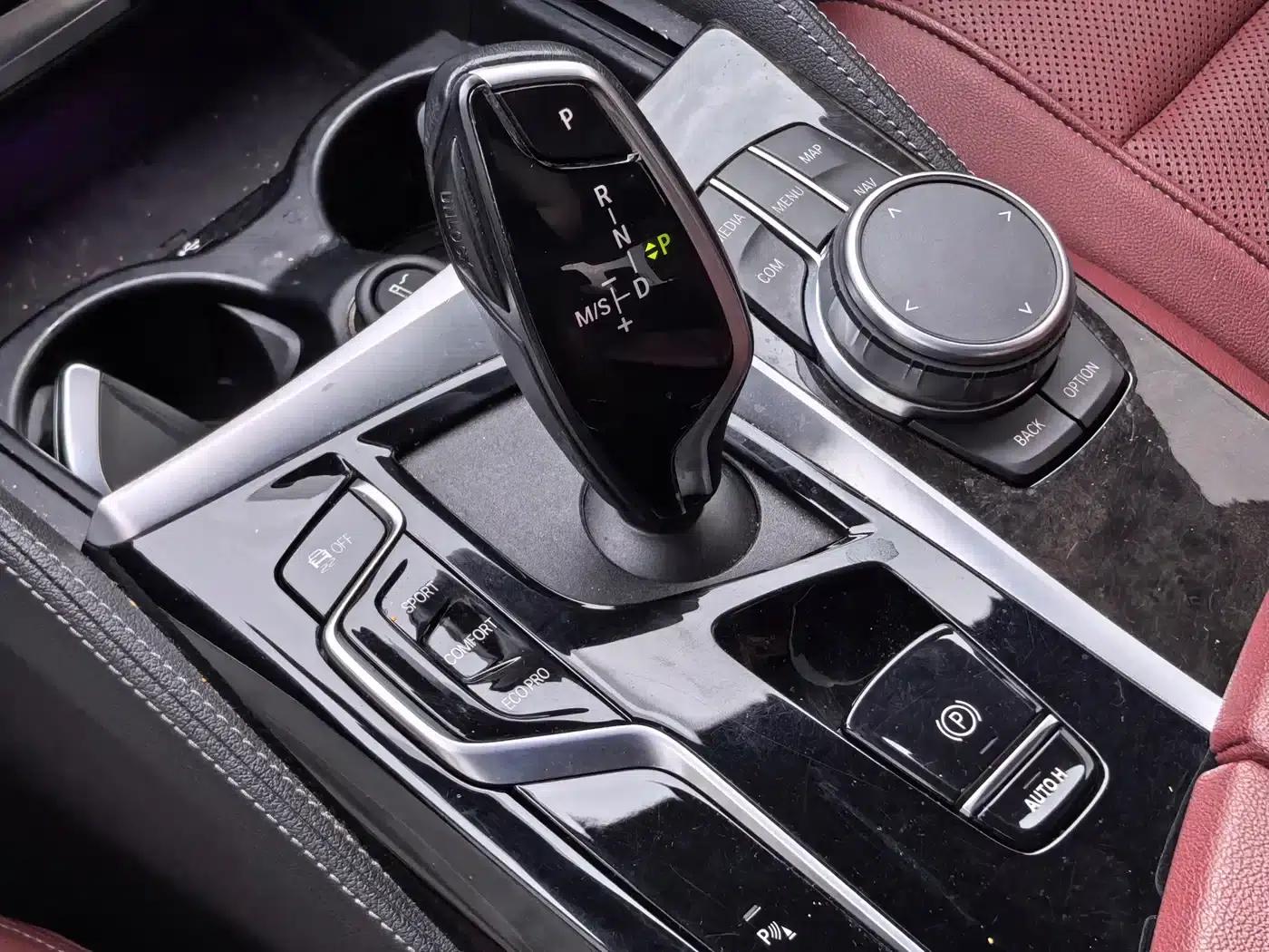 2022 BMW 5 Series 525Li M Sport Package — миниатюра 13