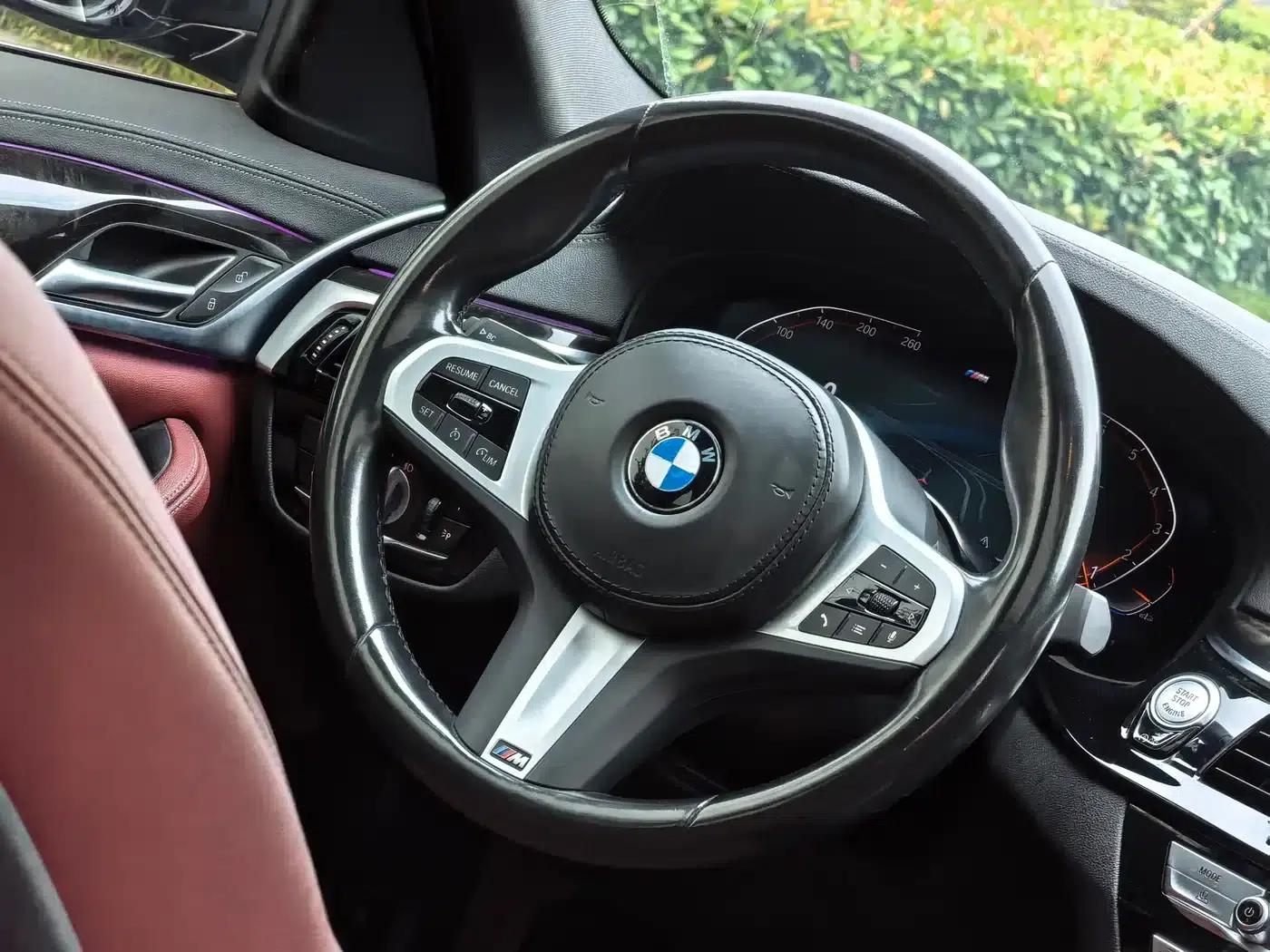 2022 BMW 5 Series 525Li M Sport Package — миниатюра 16